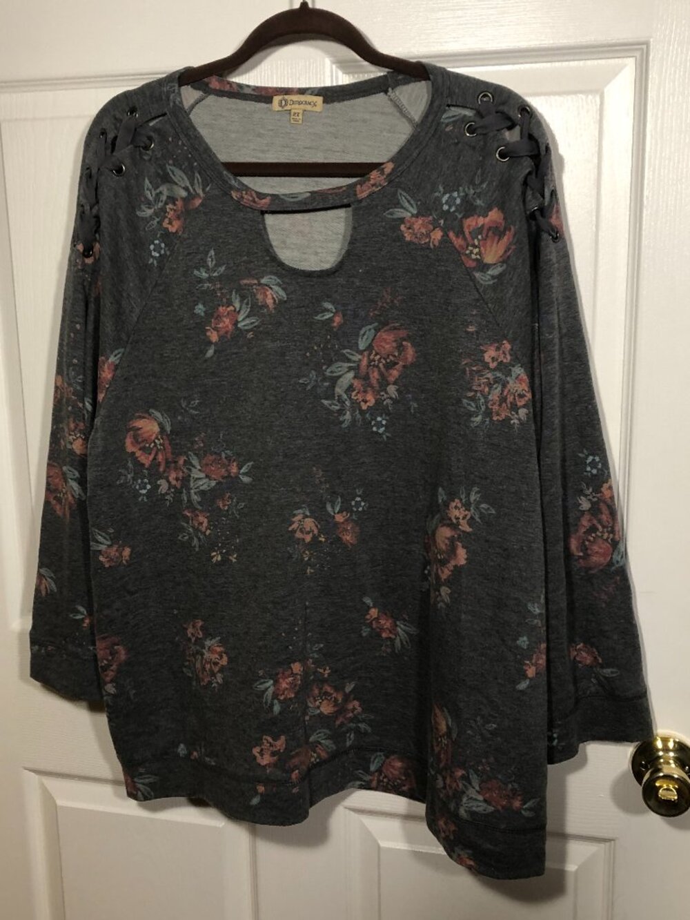 Democracy women charcoal gray sweater with flowery print, 2X
